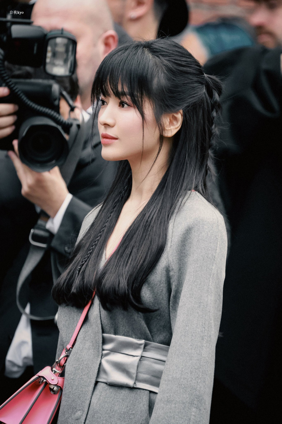 song-hye-kyo-bung-no-nhan-sac-tai-show-dien-fendi-thu-dong-2023-2