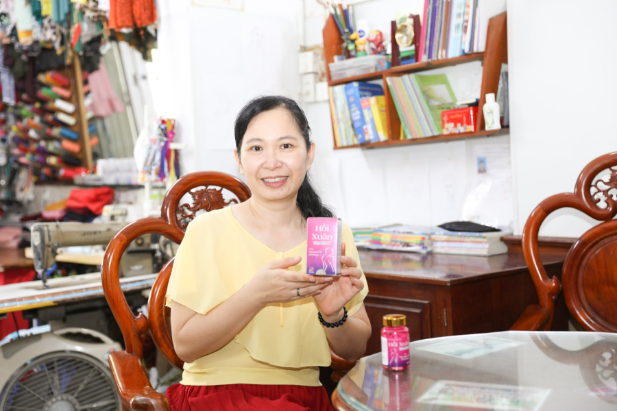 Các triệu chứng tiền mãn kinh của chị Nhung (SĐT: 0979.802.481) cải thiện rõ rệt sau 3 tháng sử dụng sản phẩm Hồi xuân Tâm Bình.