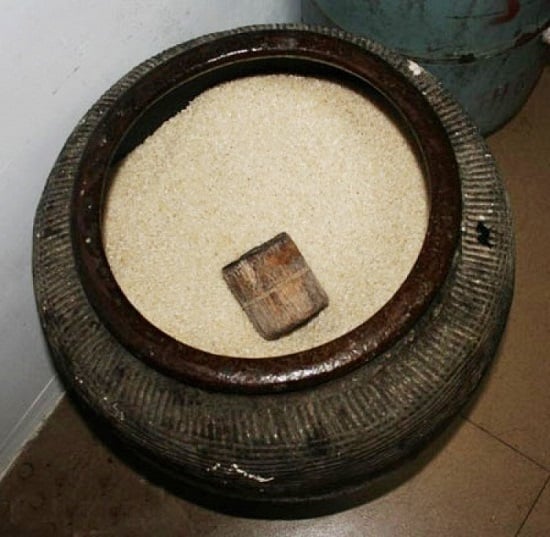 Đặt hũ gạo ở vị trí này chiêu tài phát lộc, gia đình yên ấm, tiền vô như nước