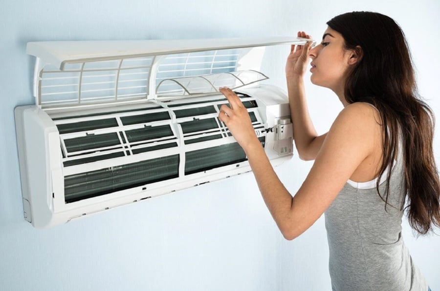 Vệ sinh máy lạnh tại nhà đúng cách: Chỉ vài thao tác đơn giản là chị em có thể làm được