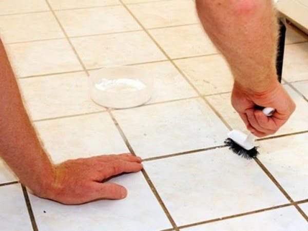 Khe gạch nhà tắm bị bẩn: Chỉ bạn 5 mẹo tẩy rửa hiệu quả, chà nhẹ là bóng như mới