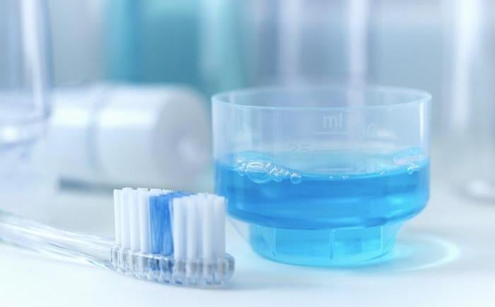 Bàn chải đánh răng cũng cần được làm sạch, sau khi sử dụng nên ngâm vào nước này để loại bỏ chất bẩn và diệt khuẩn