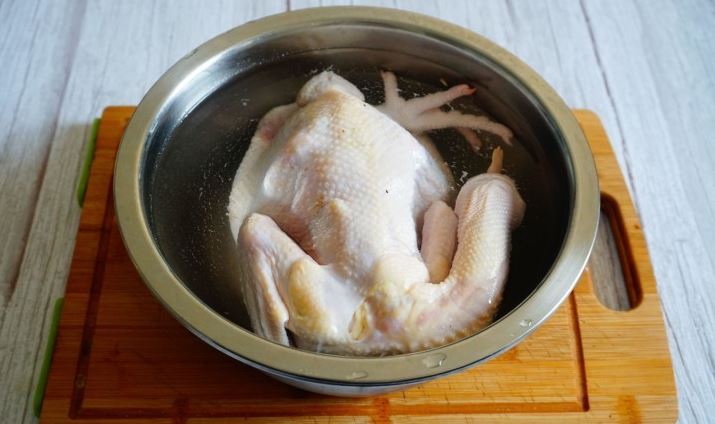 Muốn rã đông gà nhanh thì làm theo cách này, đảm bảo thịt vẫn ngọt, không giảm chất