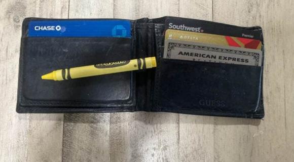 Tại sao bạn nên mang theo bút màu trong ví khi đi du lịch? Lý do rất thực tế