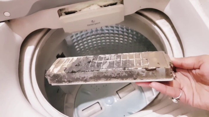 Máy giặt lâu ngày bám đầy cặn bẩn, đổ ngay thứ này vào là sạch như mới, không cần gọi thợ tháo lồng