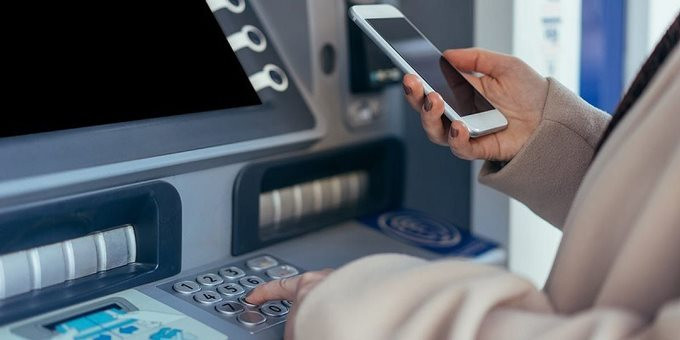 3 cách rút tiền không cần dùng thẻ ATM: Cầm lấy dùng khi cần