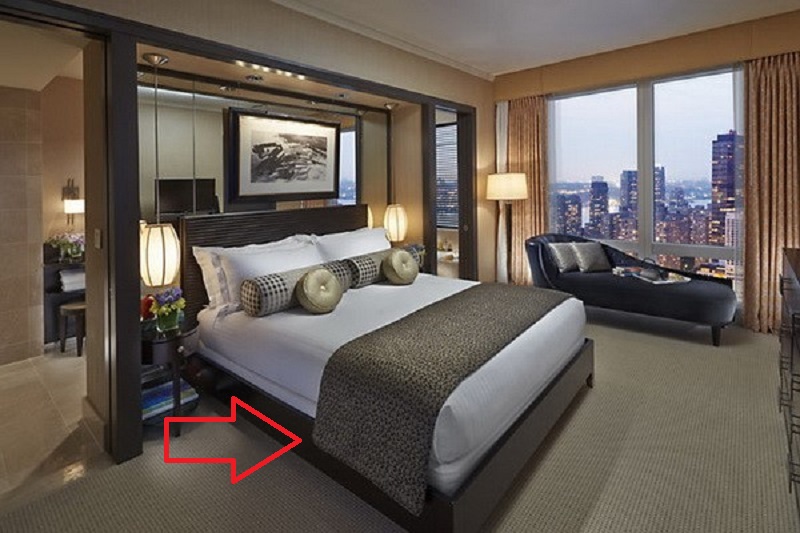 Vì sao nên kiểm tra gầm giường khi nhận phòng khách sạn: Lý do quan trọng, thiệt thòi ai chẳng biết?