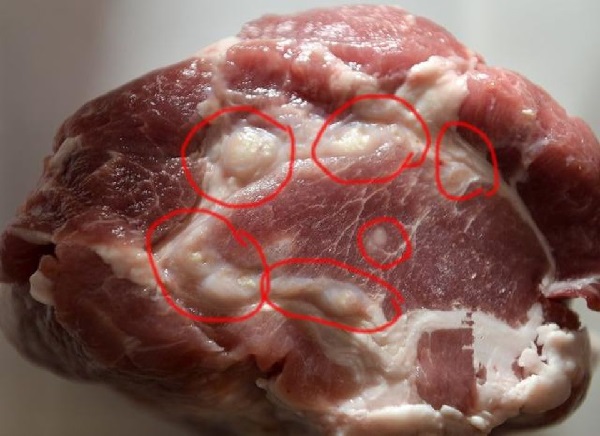 Mách người bán: Cách phân biệt thịt heo sạch và tăng trọng, nhìn điểm này là biết