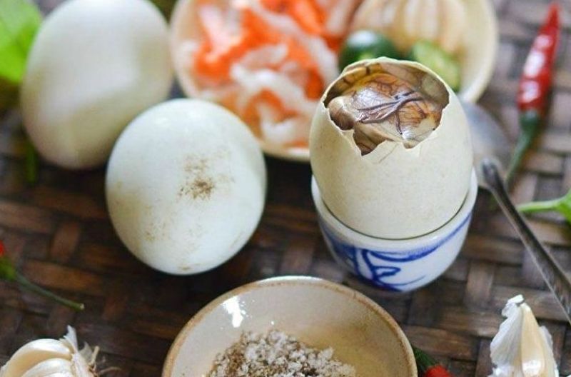 Bí quyết luộc trứng vịt lộn để lâu mềm, thơm, ngọt và không tanh