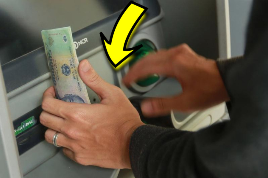 Sau khi rút tiền từ cây ATM, đừng vội bỏ đi ngay: Hãy nắm lấy một điều này, bạn sẽ có lợi