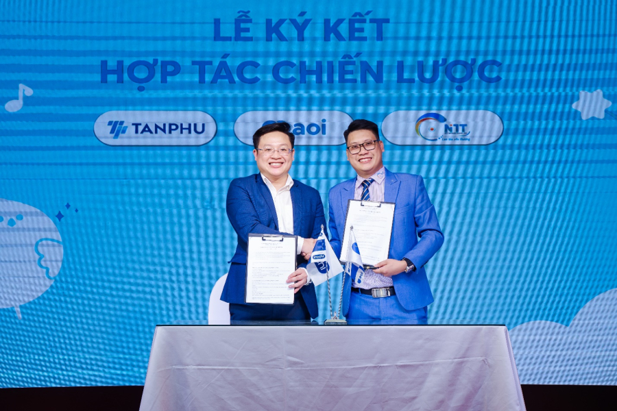 Đại diện Công ty CP Tân Phú Việt Nam và Công ty CP Tập đoàn NTT Việt Nam ký kết hợp tác chiến lược