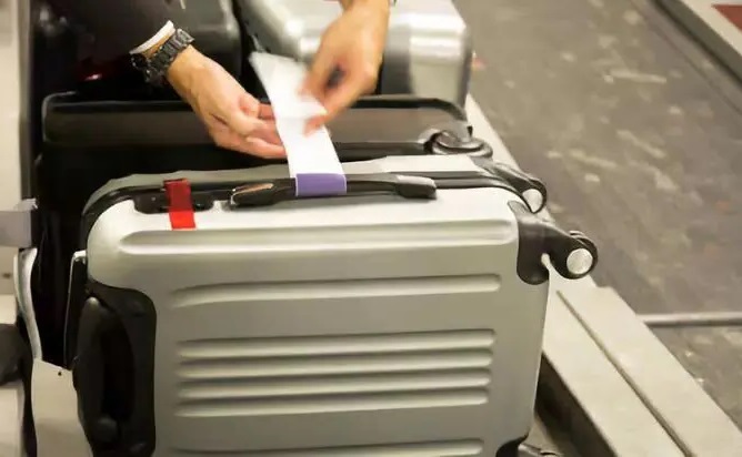 Tiếp viên hàng không khuyên: Đừng vội xé thẻ hành lý khi xuống máy bay vì lý do rất quan trọng này