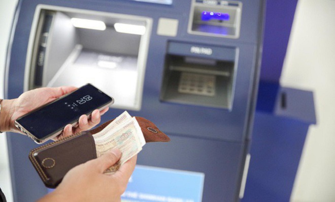 Rút tiền tại cây ATM bị nuốt thẻ: Bấm thêm 1 nút là lấy lại được ngay, không cần đợi lâu