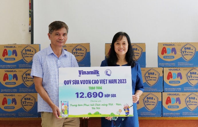 Quỹ Sữa Vươn Cao Việt Nam đến với Trung Tâm Phục hồi Chức Năng Việt - Hàn