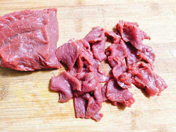 Thịt bò đừng chỉ xào cùng cần tây, thêm ngay loại rau gia vị “nhỏ mà có võ” để có món ngon bổ