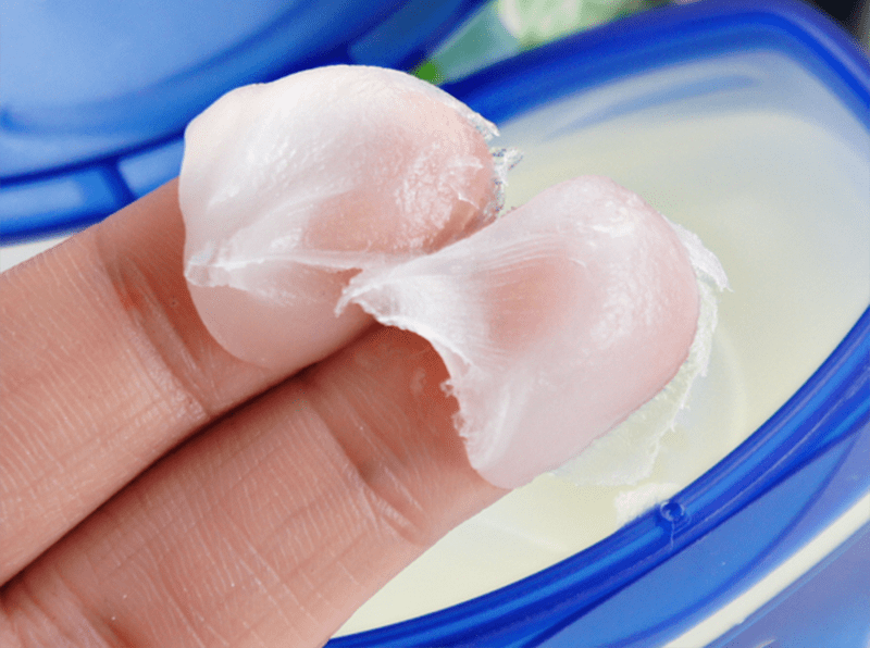 Chỉ với lọ vaseline vài chục nghìn nàng sẽ có ngay loạt mẹo làm đẹp đơn giản hiệu quả