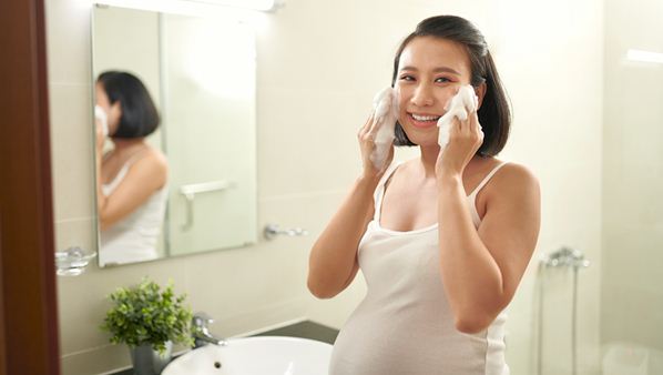 Proper skincare during pregnancy helps expectant mothers fight premature aging.