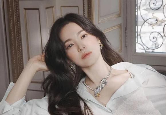 Song Hye Kyo luôn duy trì chế độ ăn uống eat-clean với chủ yếu là rau củ, trái cây, vừa giúp giảm cân, giữ dáng.    