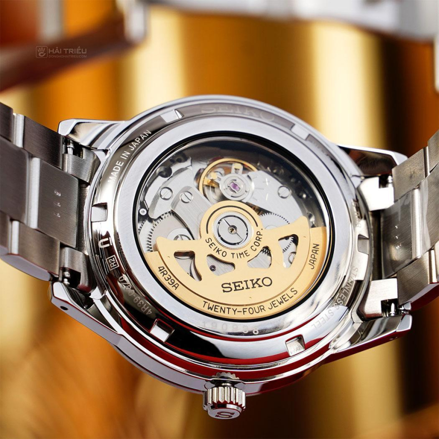 Tại các shop đồng hồ đẹp kém chất lượng bộ máy thường không được chăm chút như sản phẩm chính hãng. Trên hình là bộ máy chính hãng của Seiko