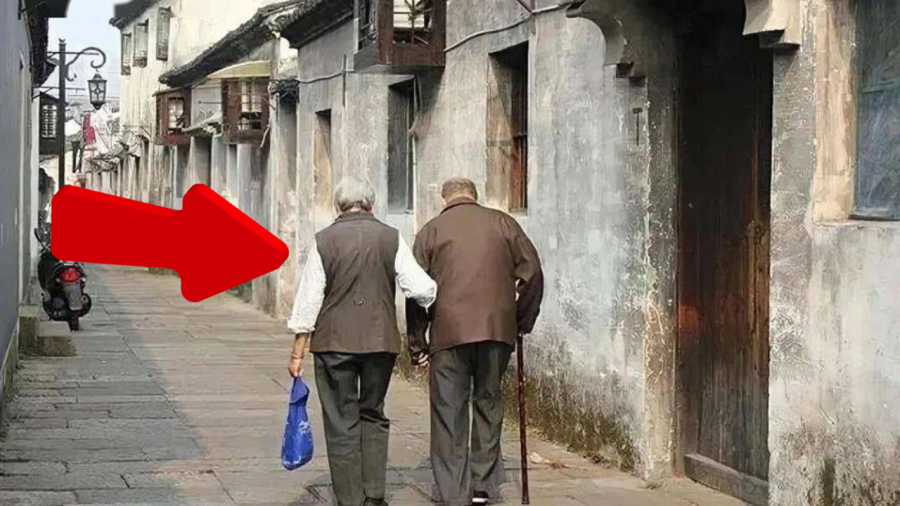 Tổ Tiên xưa nói: 'Bảy không chôn cha, tám không chôn mẹ', hàm ý thực sự là gì?