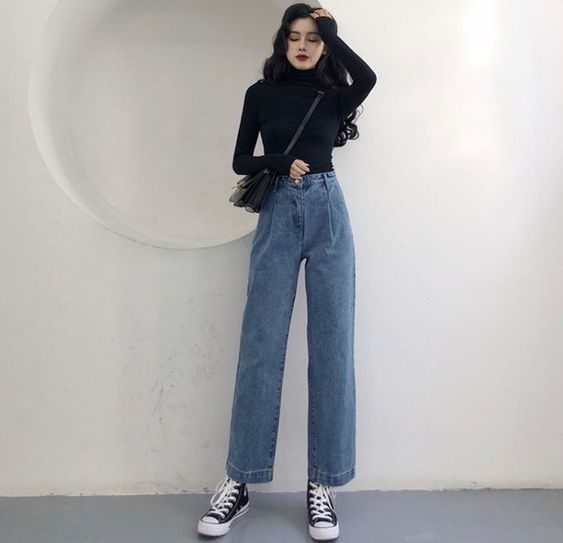 Nếu sở hữu chiều cao khiêm tốn, bạn chỉ nên chọn quần jeans suông rộng vừa phải.