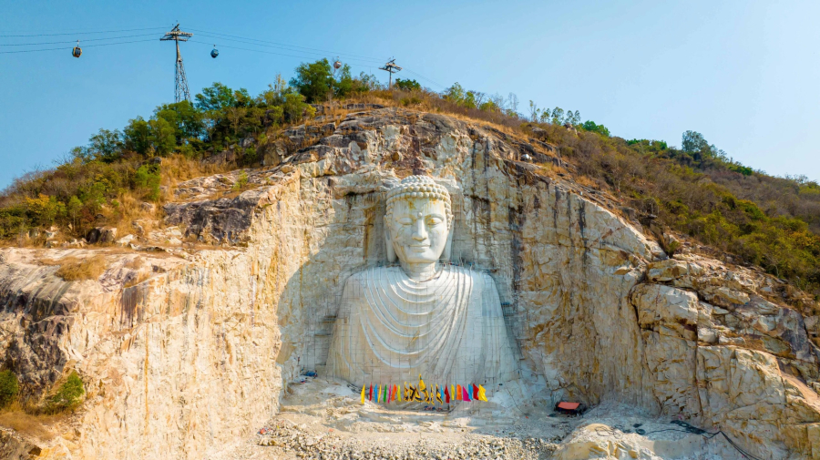 Tượng Phật Thích Ca là biểu tượng cho lòng từ bi, trí tuệ và sự bình an