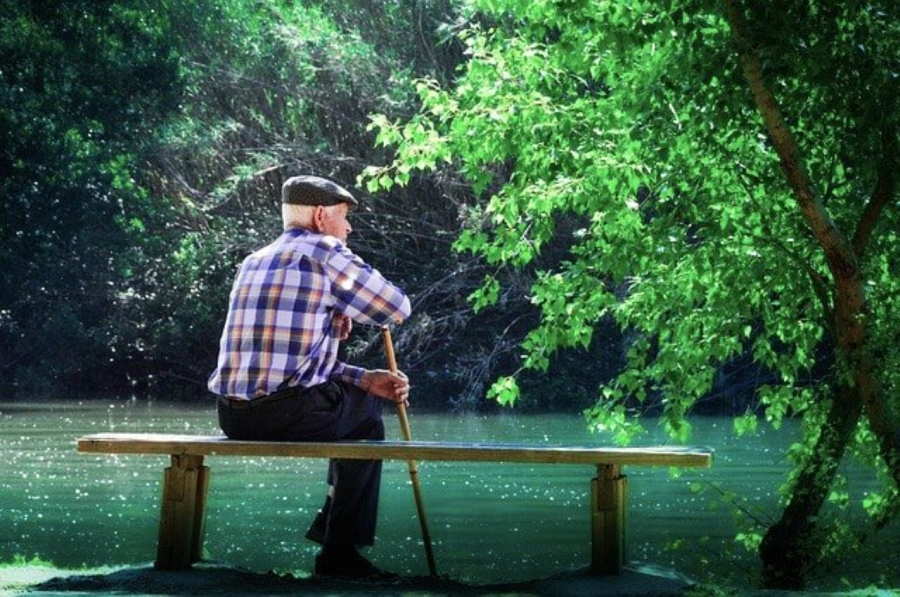 Con người khi bước qua tuổi trung niên, có 4 điều đáng sợ hơn cả sống cô độc đến già.