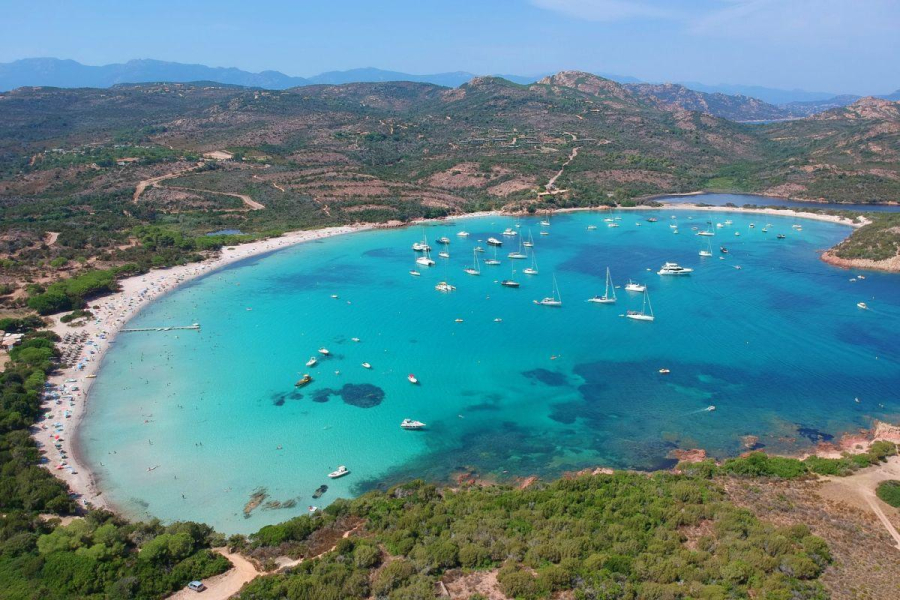 Khu bảo tồn Scandola tại đảo Corse là một trong những báu vật của Pháp.