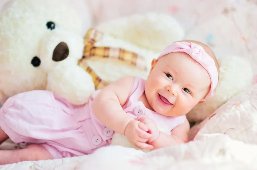 Những em bé có mặt bầu bĩnh, tròn trịa thường gặp nhiều may mắn trong cuộc sống.