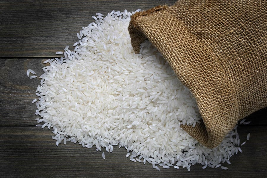 Để nấu cơm ngon thì bạn cần chọn loại gạo mới.