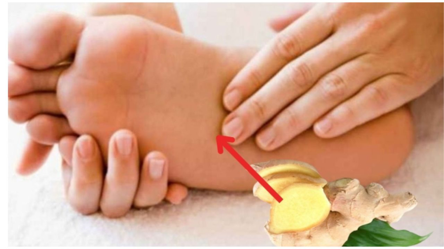 Lòng bàn chân được xem là lá gan thứ hai của cơ thể, dùng gừng đặt vào gan ban chần giúp trị mất ngủ