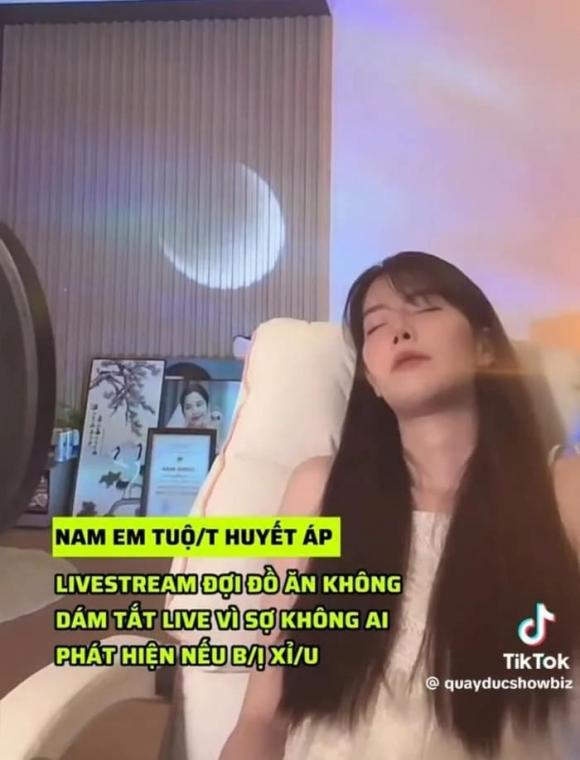 Nam Em không dám tắt live vì sợ ngất không ai biết.