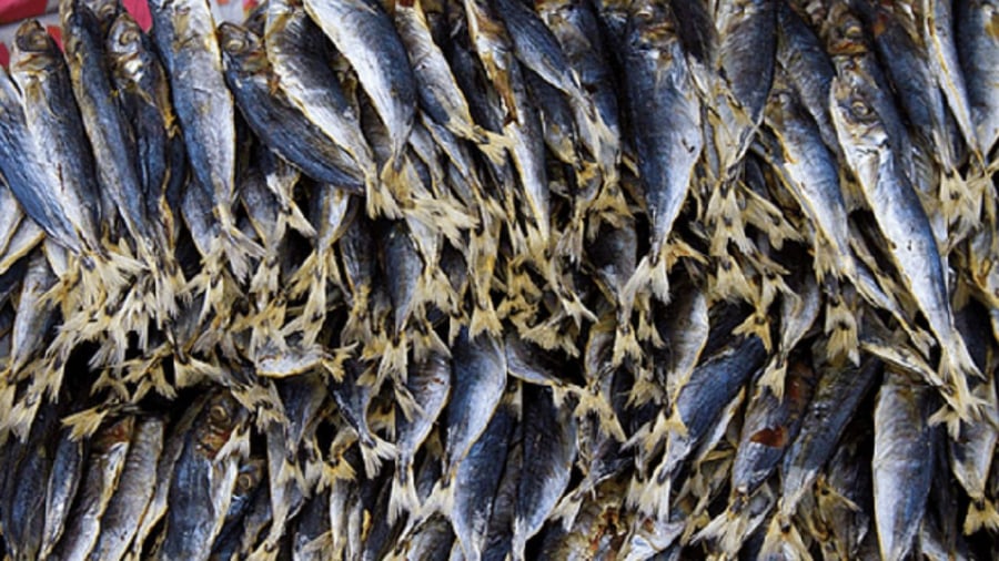 Cá khô có nguy cơ nhiễm hóa chất bảo quản và hàm lượng muối cao