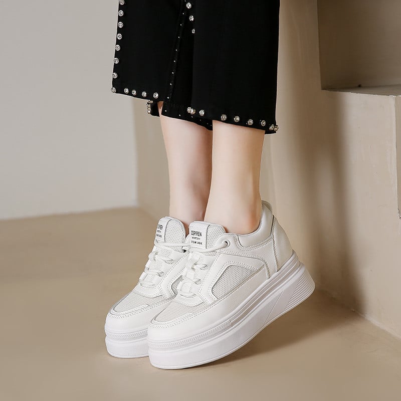 Giày sneaker trắng: 