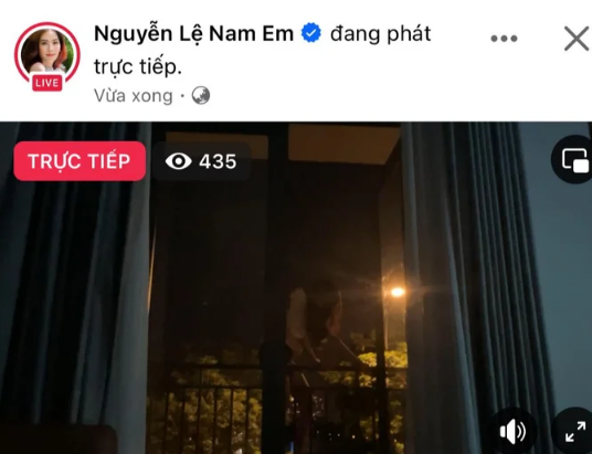 Hình ảnh Nam Em leo khỏi ban công khi đang livestream khiến dư luận xôn xao. 
