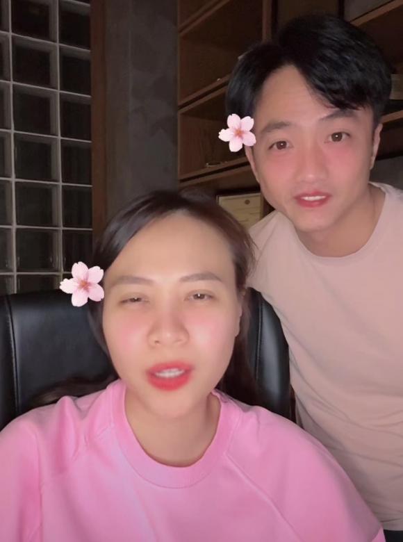 Tối 19/3, Đàm Thu Trang và Cường Đô La đã livestream trên nền tảng TikTok. Đàm Thu Trang bị cư dân mạng bình luận nhạy cảm: 