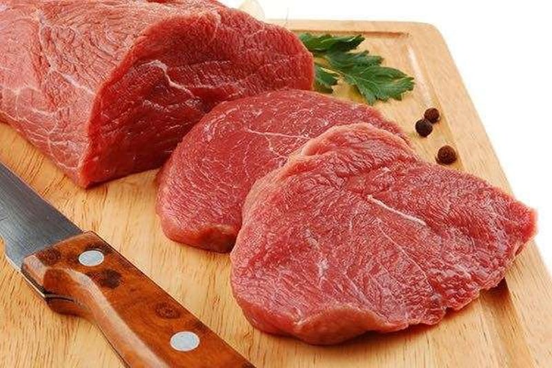 Thịt bò là nguyên liệu phổ biến và được nhiều người mua về chế biến.