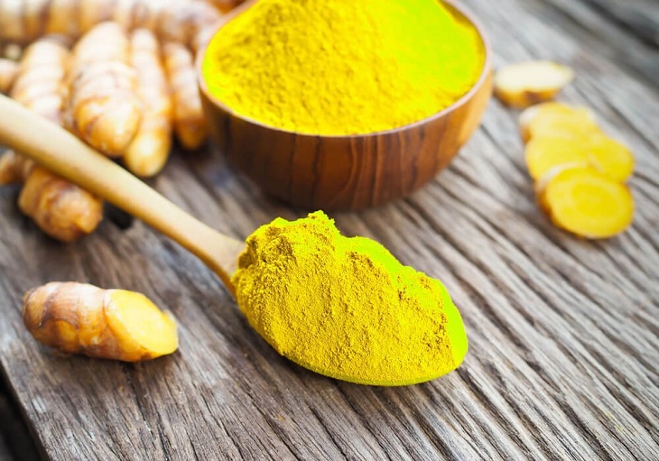 Trong nghệ chứa hợp chất Curcumin có tác dụng tẩy sạch tế bào chết trên da đầu.