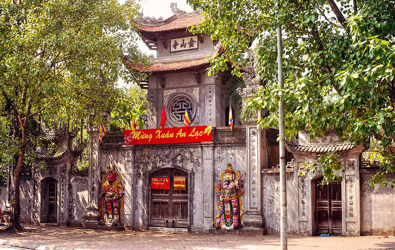 Chùa Kim Sơn tọa lạc ở số 73 phố Kim Mã, quận Ba Đình, TP. Hà Nội.