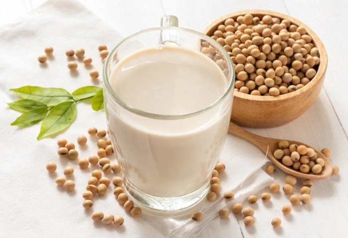 Sữa đậu nành giúp kích thích sản sinh collagen trong cơ thể giúp phái nữ giữ được nét trẻ đẹp trên da.