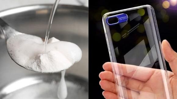 Bạn có thể sử dụng baking soda để làm sạch ốp điện thoại.    