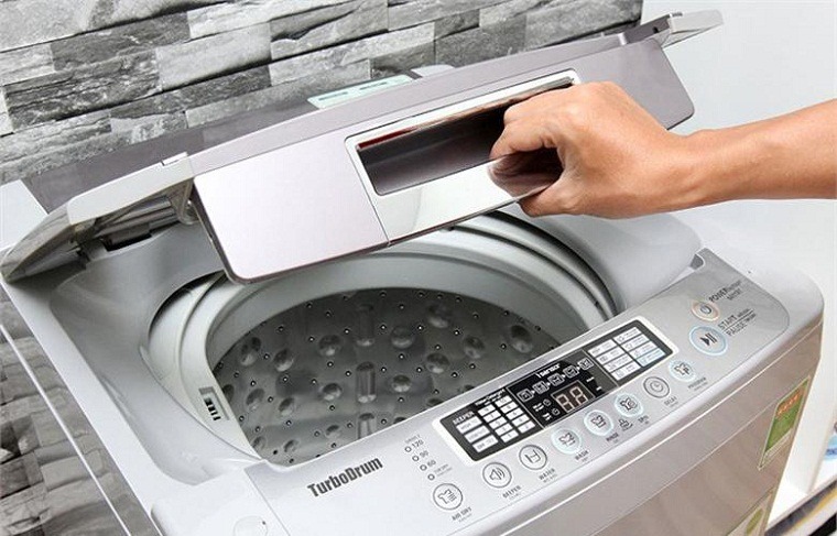Do đó, đừng đóng nắp máy giặt ngay sau khi sử dụng, hãy để máy giặt luôn thông thoáng.
