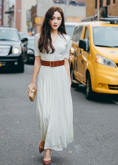 Điều này không chỉ giúp giữ váy ở vị trí thích hợp còn tạo ra vẻ sang chảnh cho bạn. 