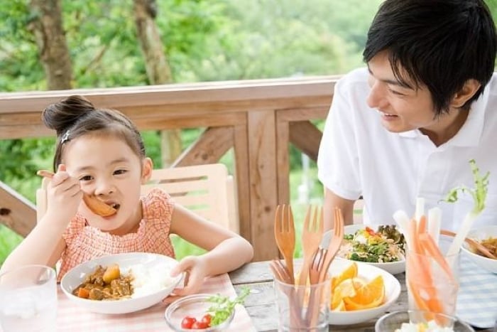 Trẻ được ăn sáng sẽ có trí nhớ tốt hơn. (Ảnh minh họa)
