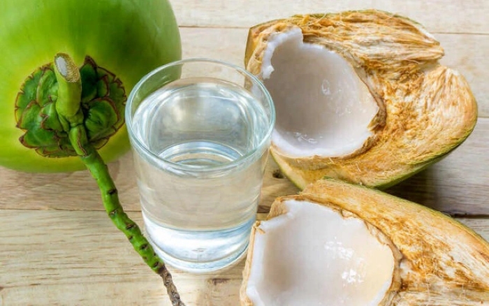 Nước dừa cũng là một thức uống dùng để giảm cân tốt, lại rất ngon