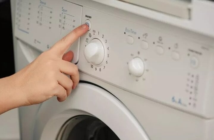 Máy giặt có một nút bật lên giúp tiết kiệm nước và thời gian, đó chính là nút chỉnh nhiệt.