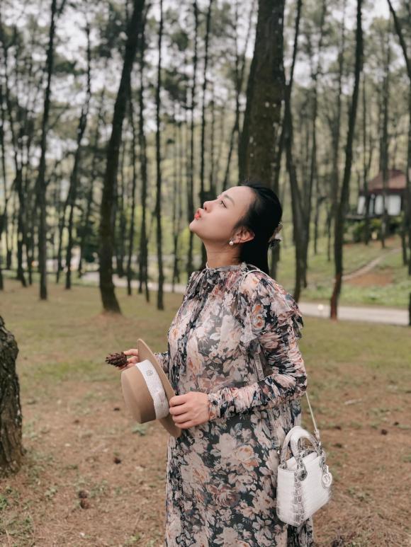 Cận ngày sinh nở, Phương Oanh đi du lịch. Cô chia sẻ về tình hình sức khỏe: 