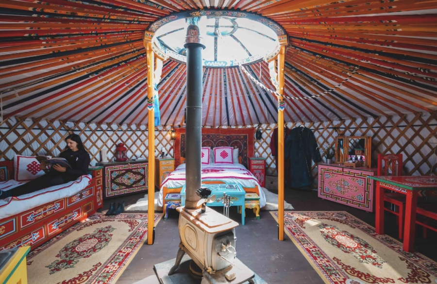 Tất cả các lều Yurt của người Mông Cổ đều không có nhà vệ sinh bên trong