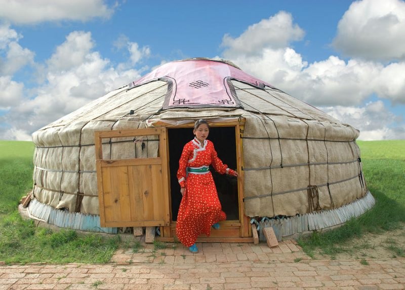Một câu hỏi được nhiều người thắc mắc: Làm thế nào mà người Mông Cổ, sống trong những chiếc lều như vậy, có thể giải quyết những nhu cầu sinh hoạt cơ bản như tắm rửa và vệ sinh hàng ngày?

