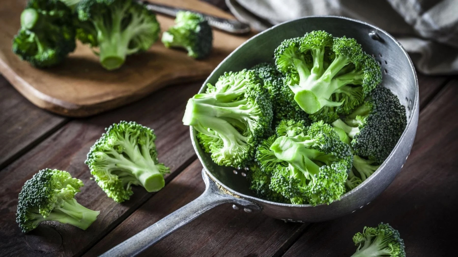 Bông cải xanh là thực phẩm không chứa tinh bột, giàu chất phytochemical, chất xơ và các loại vitamin có lợi cho sức khỏe